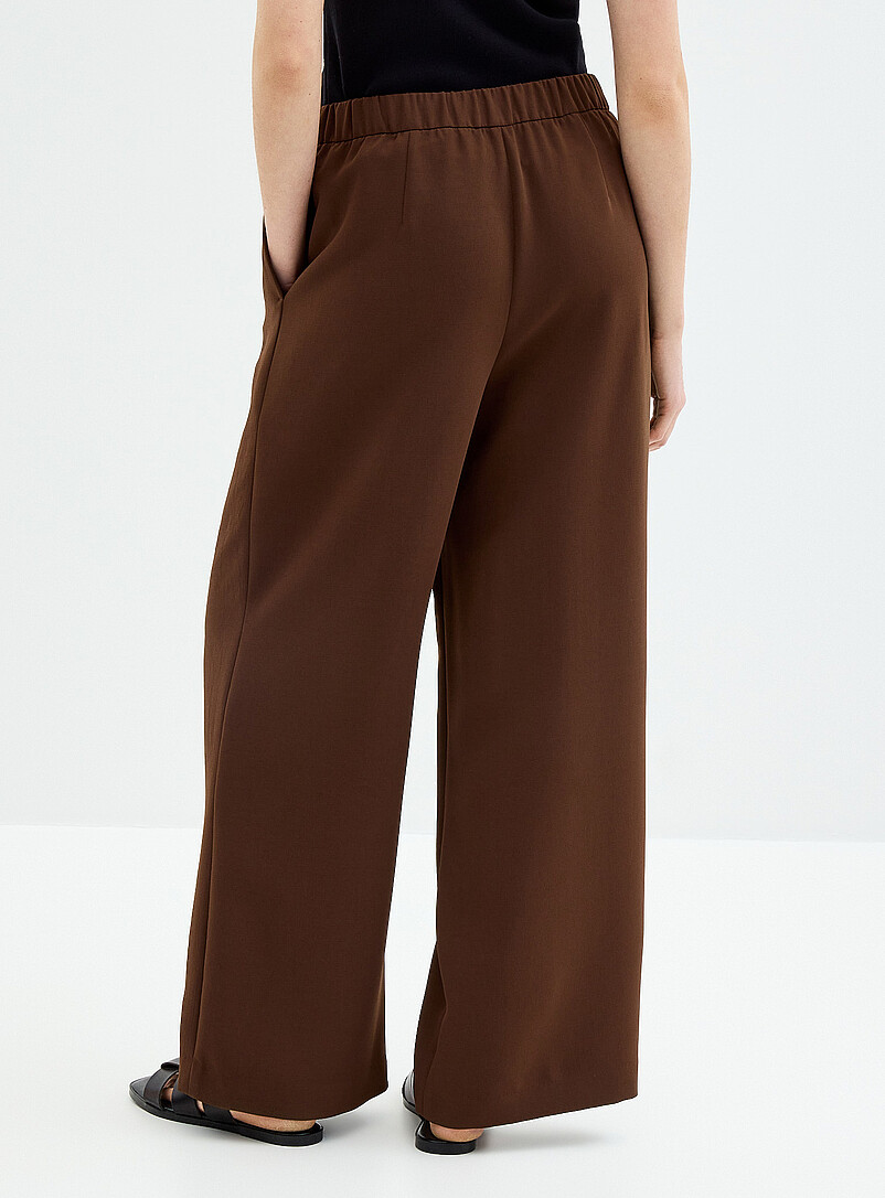 Contemporaine: Le pantalon cr&ecirc;pe textur&eacute; taille &eacute;lastique <b>Coupe : jambe large, taille tr&egrave;s haute</b> Blanc cass&eacute; pour femme