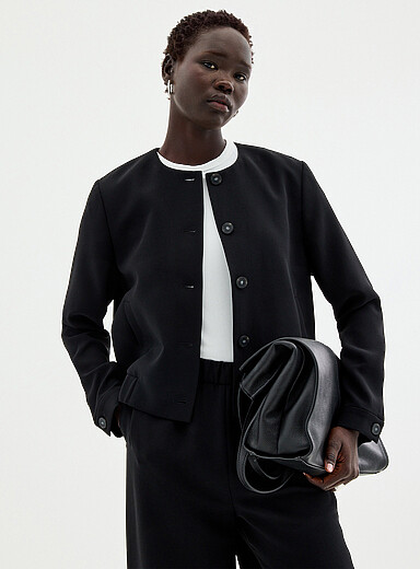 Le blouson habill&eacute; cr&ecirc;pe textur&eacute;