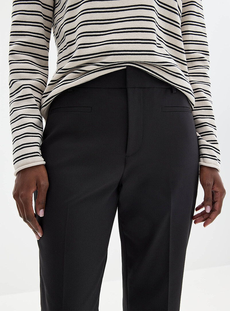 Contemporaine: Le pantalon structur&eacute; poches passepoil&eacute;es <b>Coupe : jambe ajust&eacute;e, taille haute</b> Bleu marine - Bleu nuit pour femme