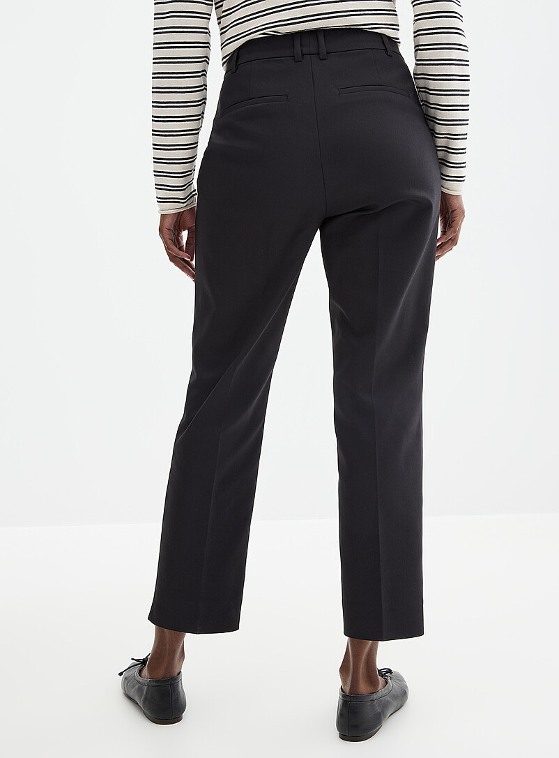 Contemporaine: Le pantalon structur&eacute; poches passepoil&eacute;es <b>Coupe : jambe ajust&eacute;e, taille haute</b> Bleu marine - Bleu nuit pour femme