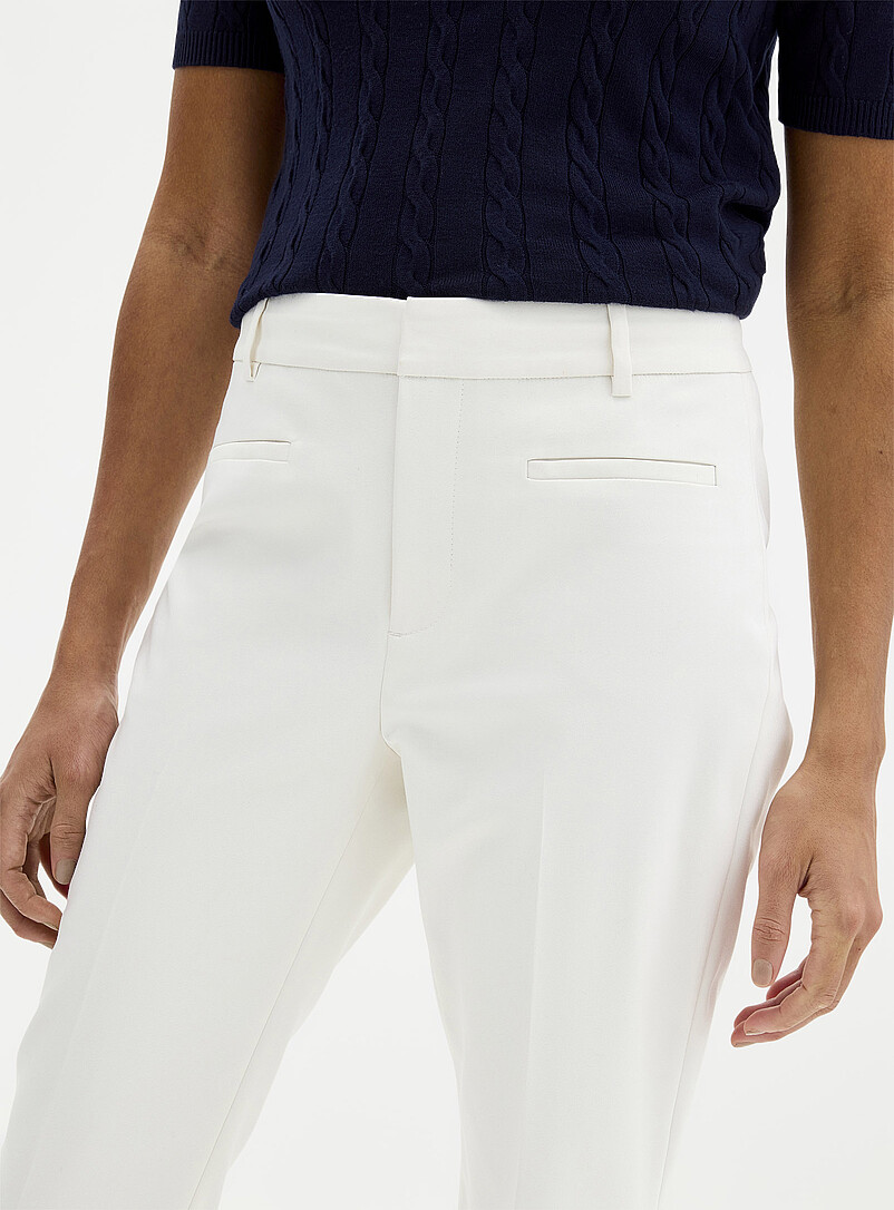 Contemporaine: Le pantalon structur&eacute; poches passepoil&eacute;es <b>Coupe : jambe ajust&eacute;e, taille haute</b> Bleu marine - Bleu nuit pour femme