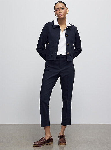 Le pantalon structur&eacute; poches passepoil&eacute;es <b>Coupe : jambe ajust&eacute;e, taille haute</b>