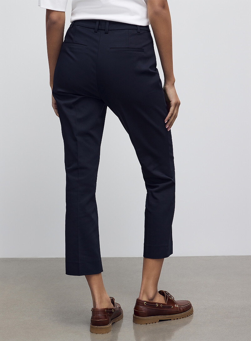 Contemporaine: Le pantalon structur&eacute; poches passepoil&eacute;es <b>Coupe : jambe ajust&eacute;e, taille haute</b> Bleu marine - Bleu nuit pour femme