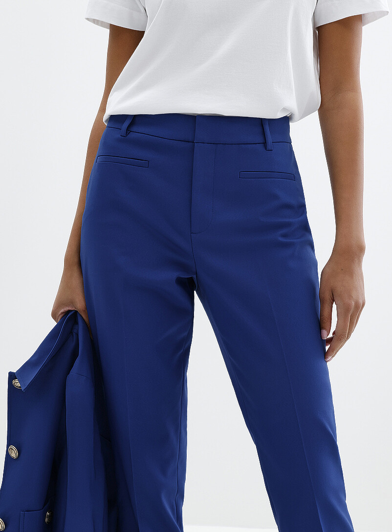 Contemporaine: Le pantalon structur&eacute; poches passepoil&eacute;es <b>Coupe : jambe ajust&eacute;e, taille haute</b> Bleu marine - Bleu nuit pour femme