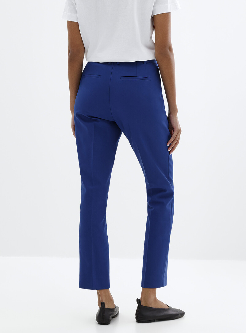 Contemporaine: Le pantalon structur&eacute; poches passepoil&eacute;es <b>Coupe : jambe ajust&eacute;e, taille haute</b> Bleu marine - Bleu nuit pour femme