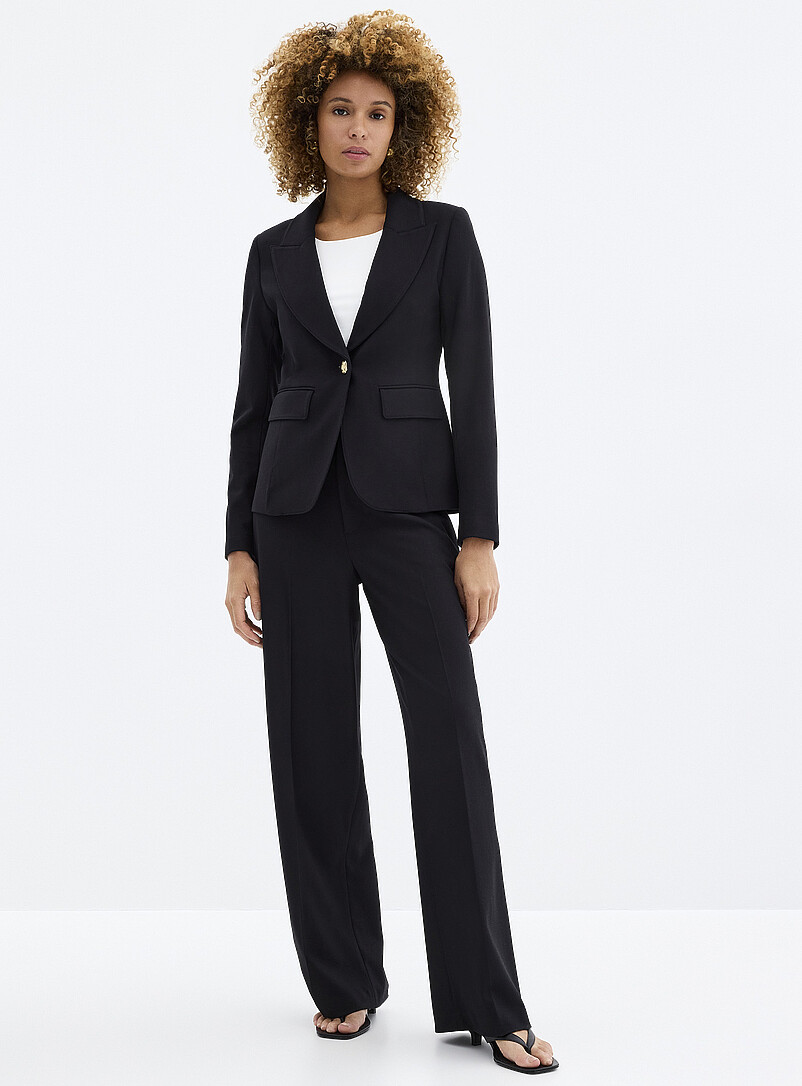 Contemporaine: Le veston cintr&eacute; cr&ecirc;pe extensible bouton armoirie Noir pour femme