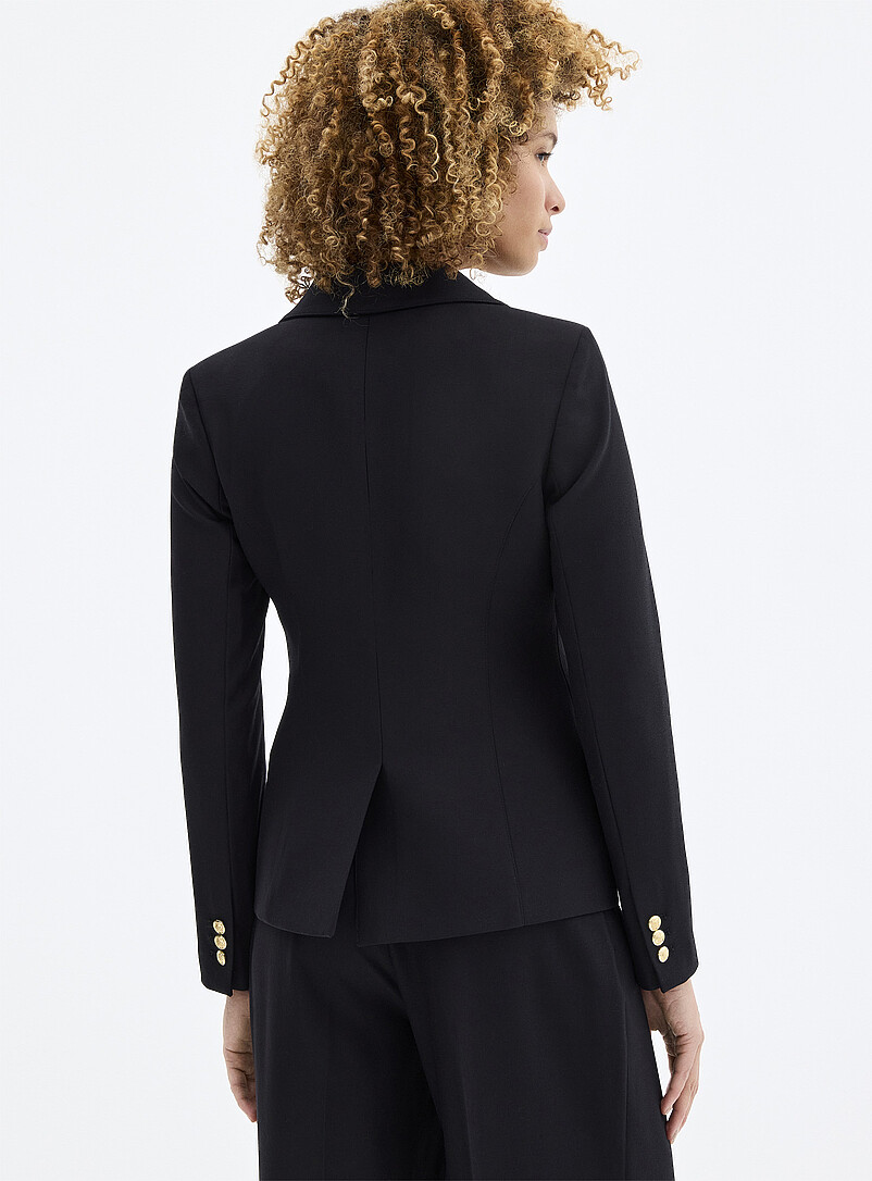 Contemporaine: Le veston cintr&eacute; cr&ecirc;pe extensible bouton armoirie Noir pour femme