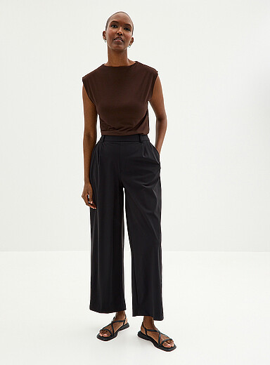 Contemporaine: Le pantalon toile technique taille confort <b>Coupe : jambe large, taille haute</b> Noir pour femme