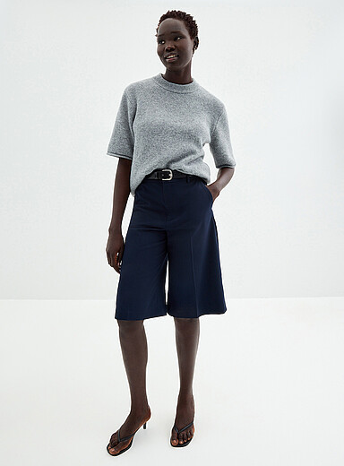 Minimalist stretch Bermuda short <b>Fit: Wide leg, high rise</b>