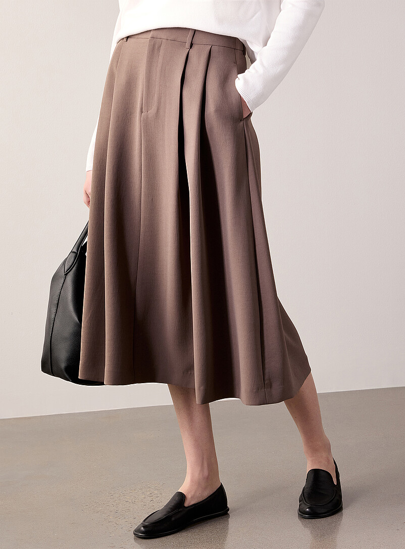 Contemporaine Hazelnut Flared textured crepe pleated skirt for women