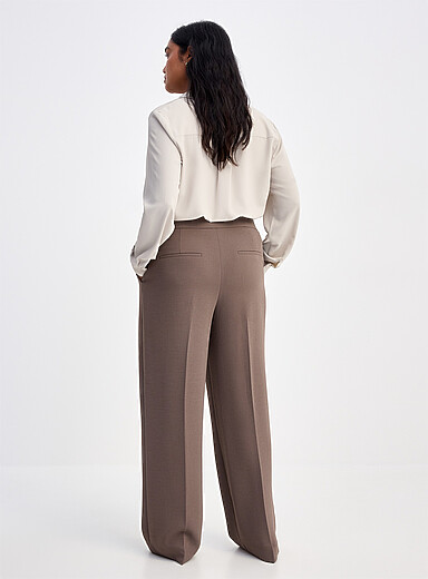 Moderne textured crepe pant <b>Fit: Wide leg, high rise</b>