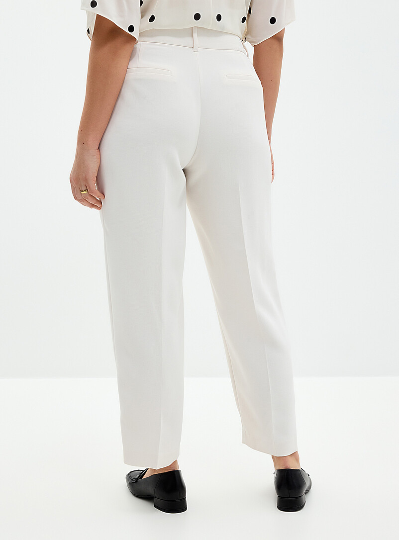 Universal textured crepe dress pant Fit: Semi-slim leg, mid rise product image 3