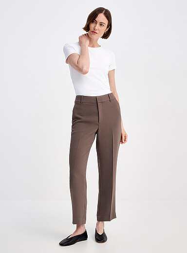 Universal textured crepe dress pant <b>Fit: Semi-slim leg, mid rise</b>