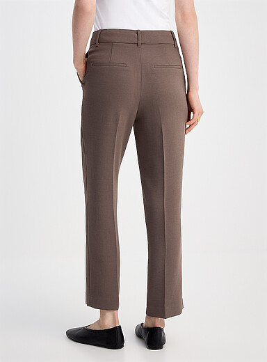 Universal textured crepe dress pant <b>Fit: Semi-slim leg, mid rise</b>