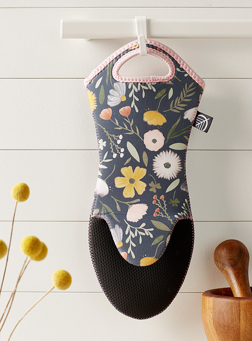 Simons Maison Assorted Soft floral ergonomic neoprene oven mitt