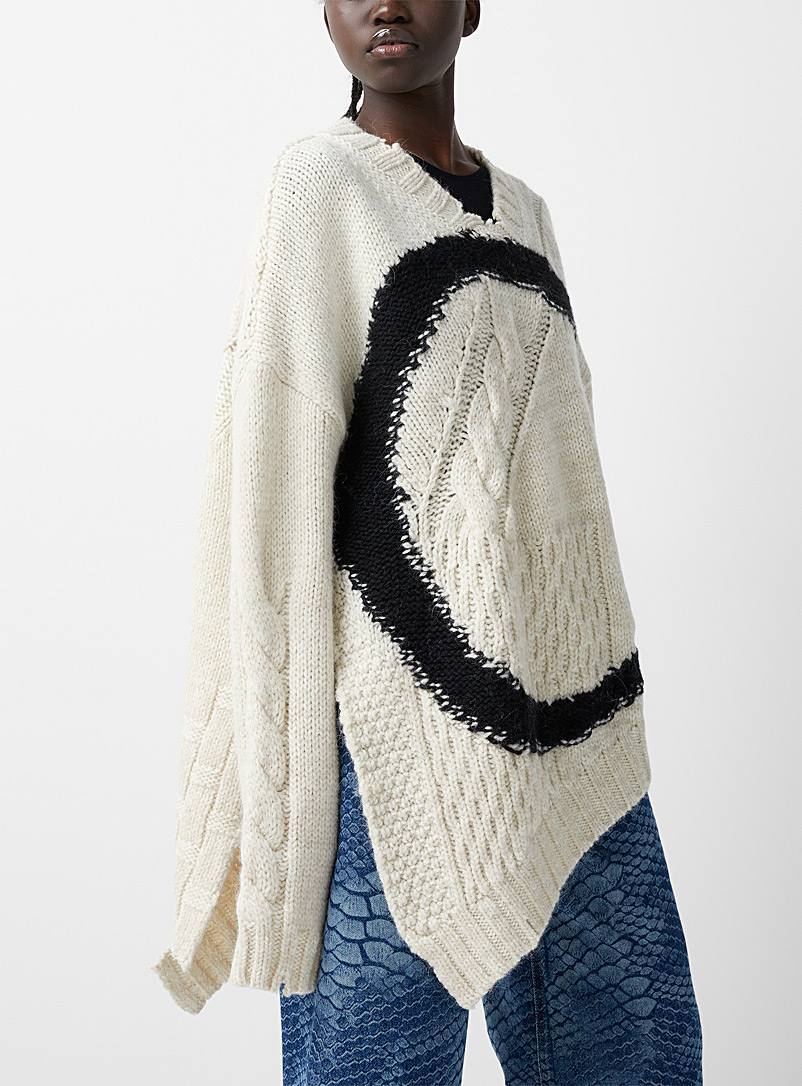 MM6 Maison Margiela: Le pull en laine Ouroboros Blanc à motifs pour femme