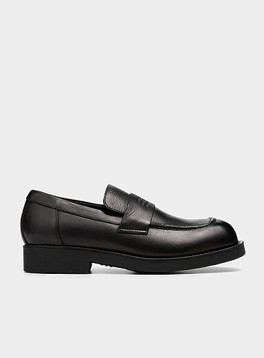 Sleek square-toe loafers Men