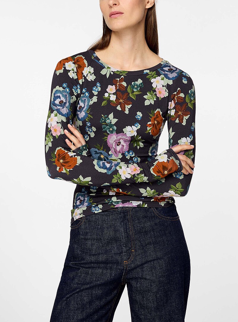 Fitted floral T-shirt product image (primary)