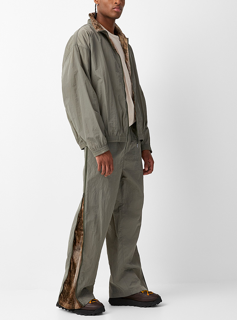 Acne Studios: Le pantalon toile nylon velours dissimulé Gris pour homme
