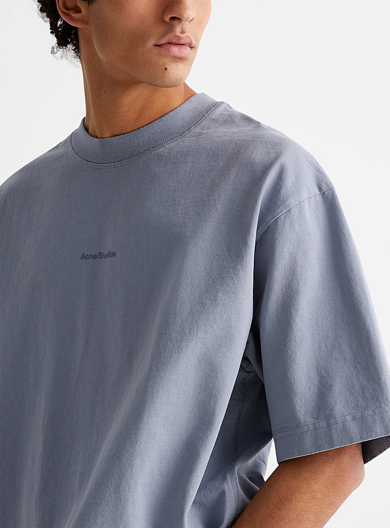 Acne Studios: Le t-shirt signature minimaliste Bleu pâle-bleu poudre pour homme