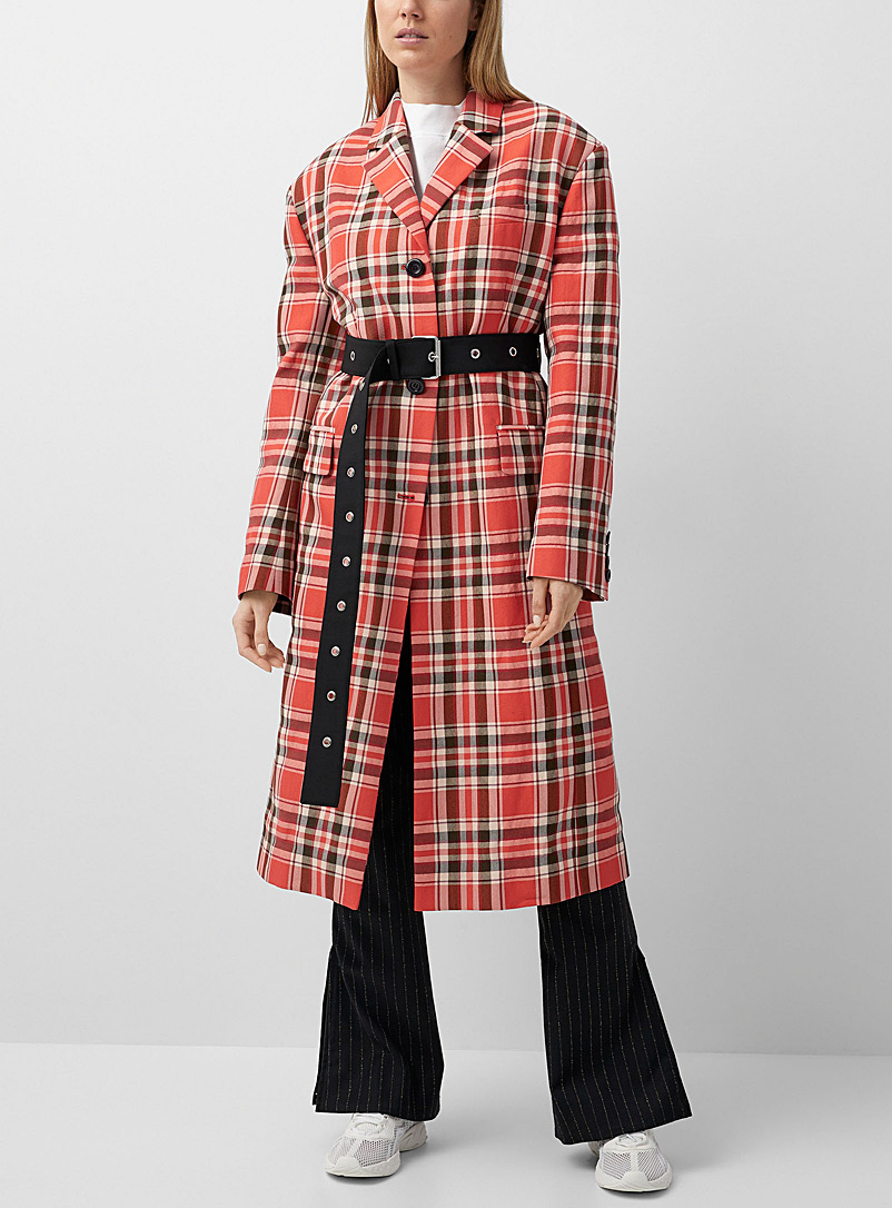 Acne Studios: Le manteau tartan rouge à ceinture Assorti pour femme