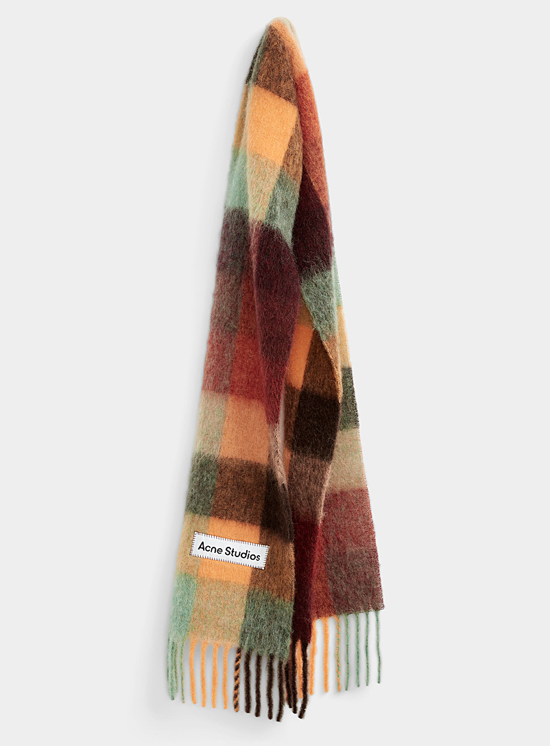 Acne Studios: Le foulard tartan moelleux Brun pour femme