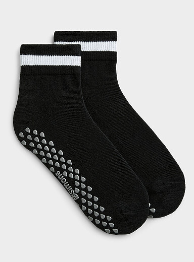 No-slip ankle socks