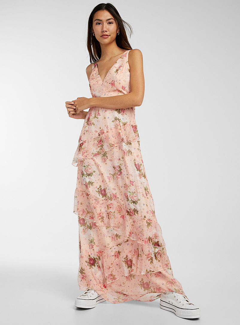 Twik: La robe maxi roses et volants Vieux rose pour femme