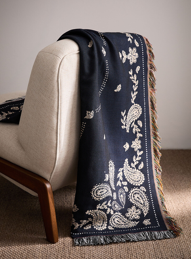 Jacquard Knit Paisley Pattern Fringed Throw 130 X 150 Cm
