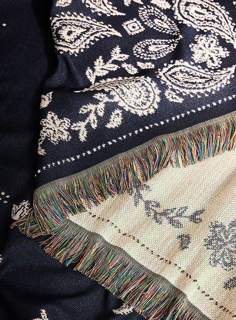 Jacquard knit paisley pattern fringed throw 130 x 150 cm product image 3