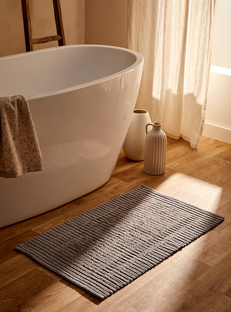 Simons Maison: Le tapis de bain coton recyclé bandes texturées 50 x 80 cm Charbon