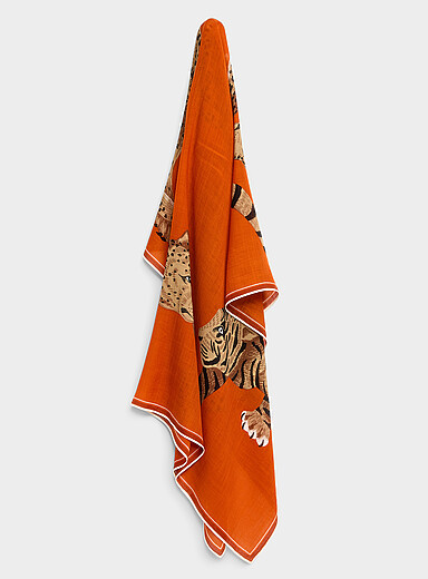 Artistic feline scarf
