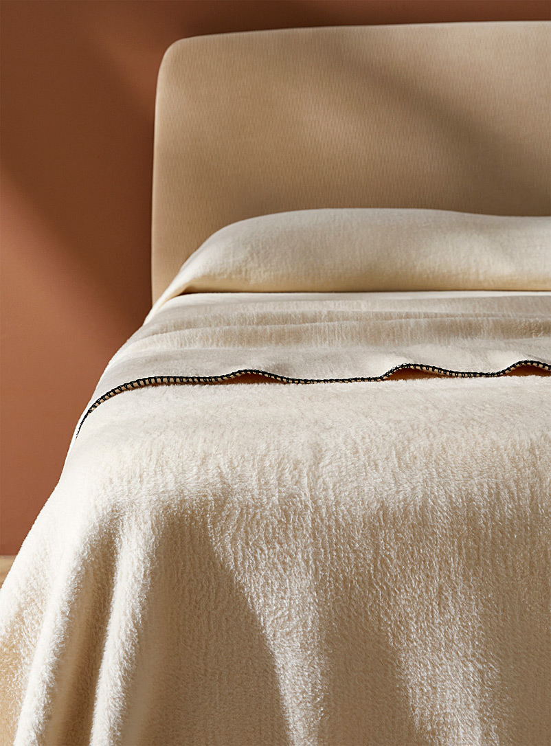 Organic cotton plush blanket product image (primary)