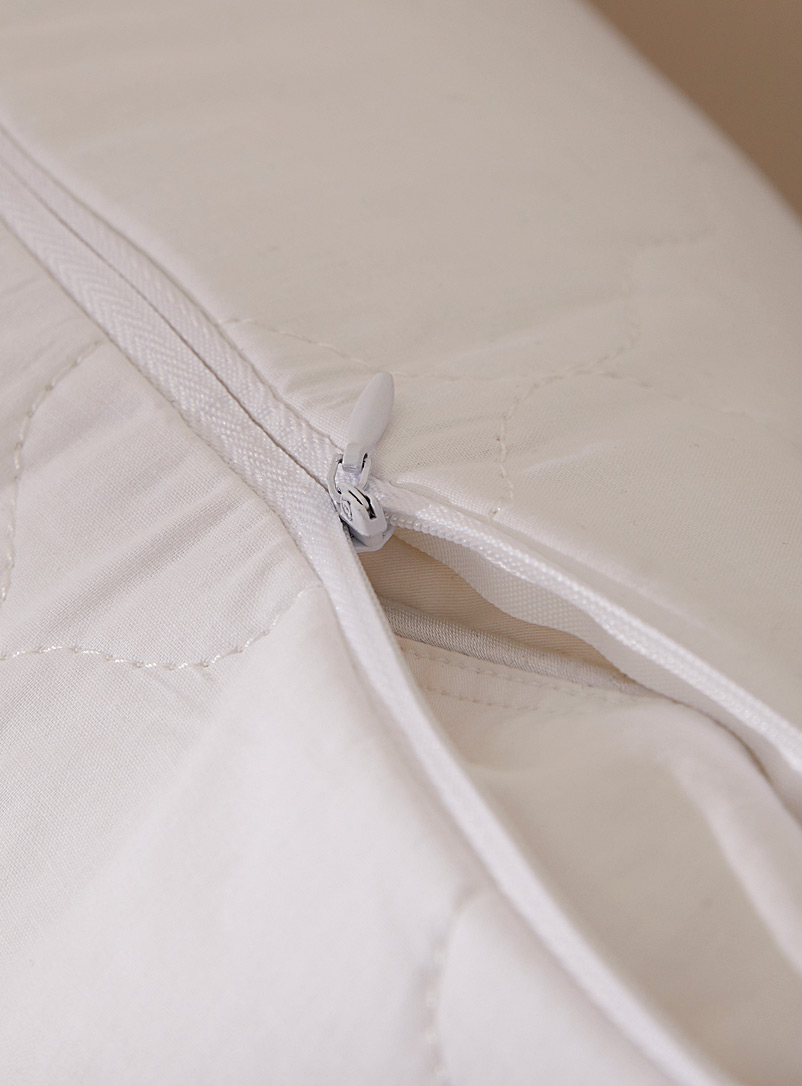 Simons Maison White Duvetine pillow protector