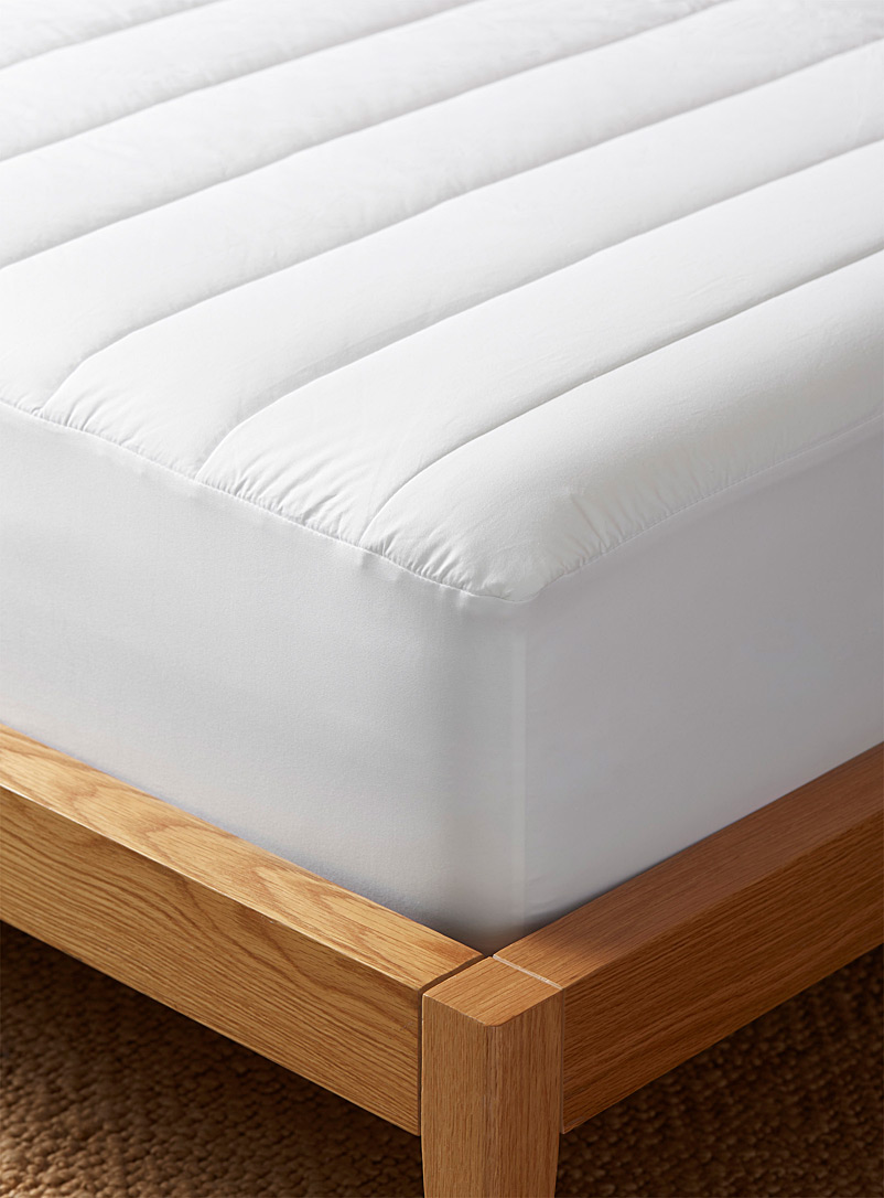 Simons Maison White Duvetine mattress protector