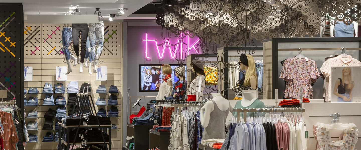 Simons store at Galeries de la Capitale