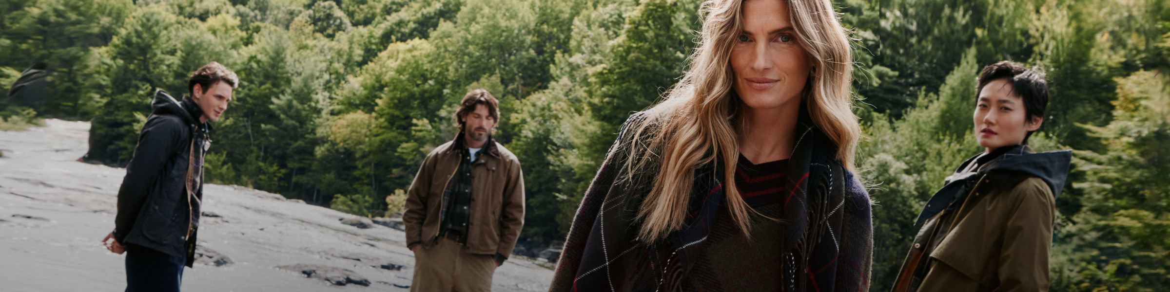 Le châle tricot feutré tartan Blair de Barbour chez Simons
