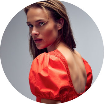 La robe midi smocks manches bouffantes par Ganni pour femme chez Édito Simons