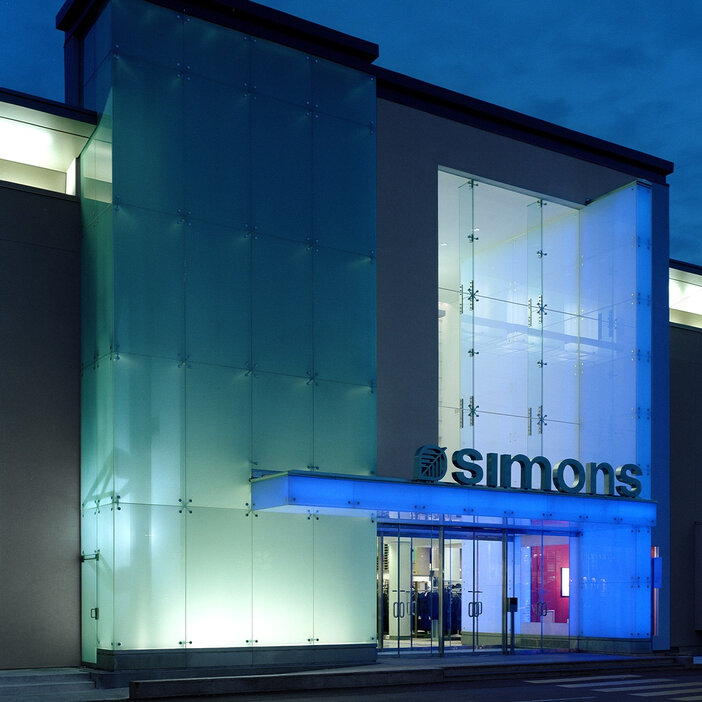 Façade du magasin Simons de CF Carrefour Laval
