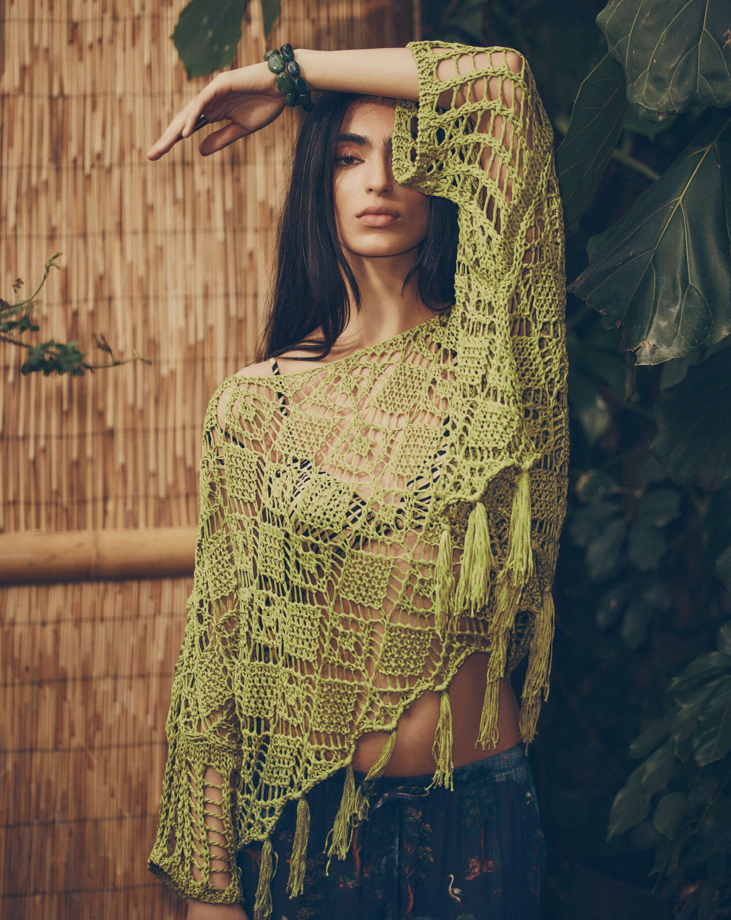 Le poncho crocheté à franges chez Icône par Simons