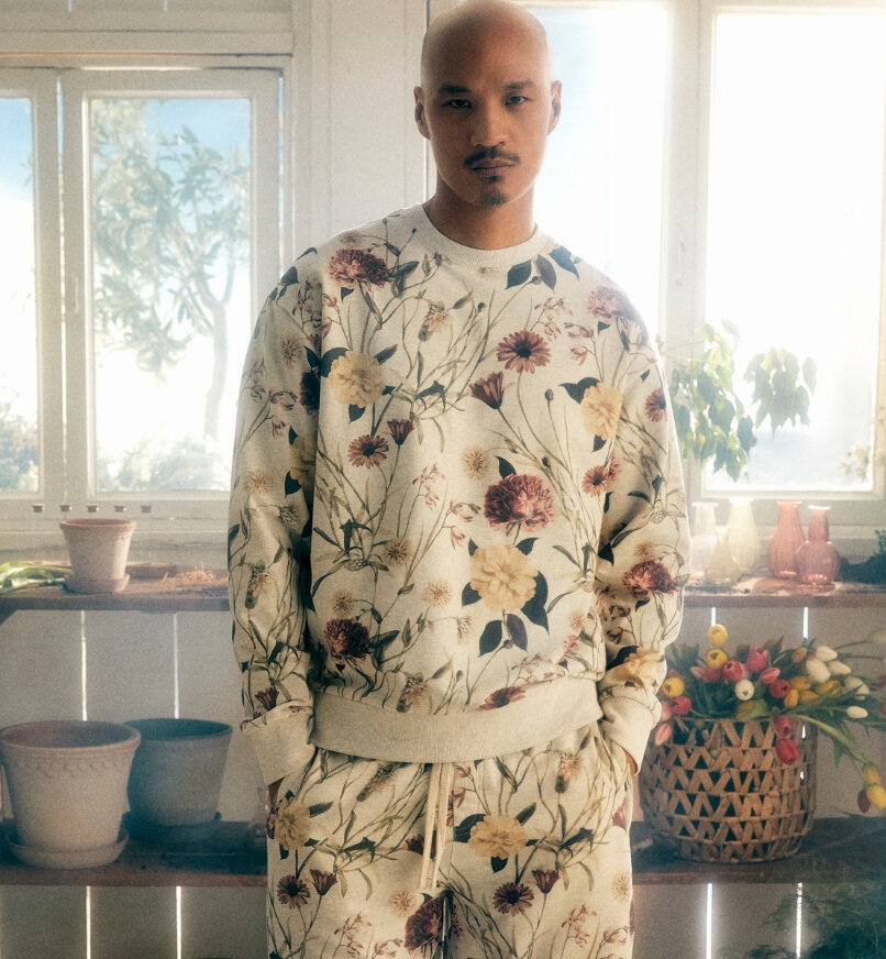homme en tenue fleurie écologiques | w
