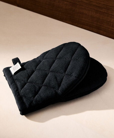 All our aprons & oven mitts at Simons Maison