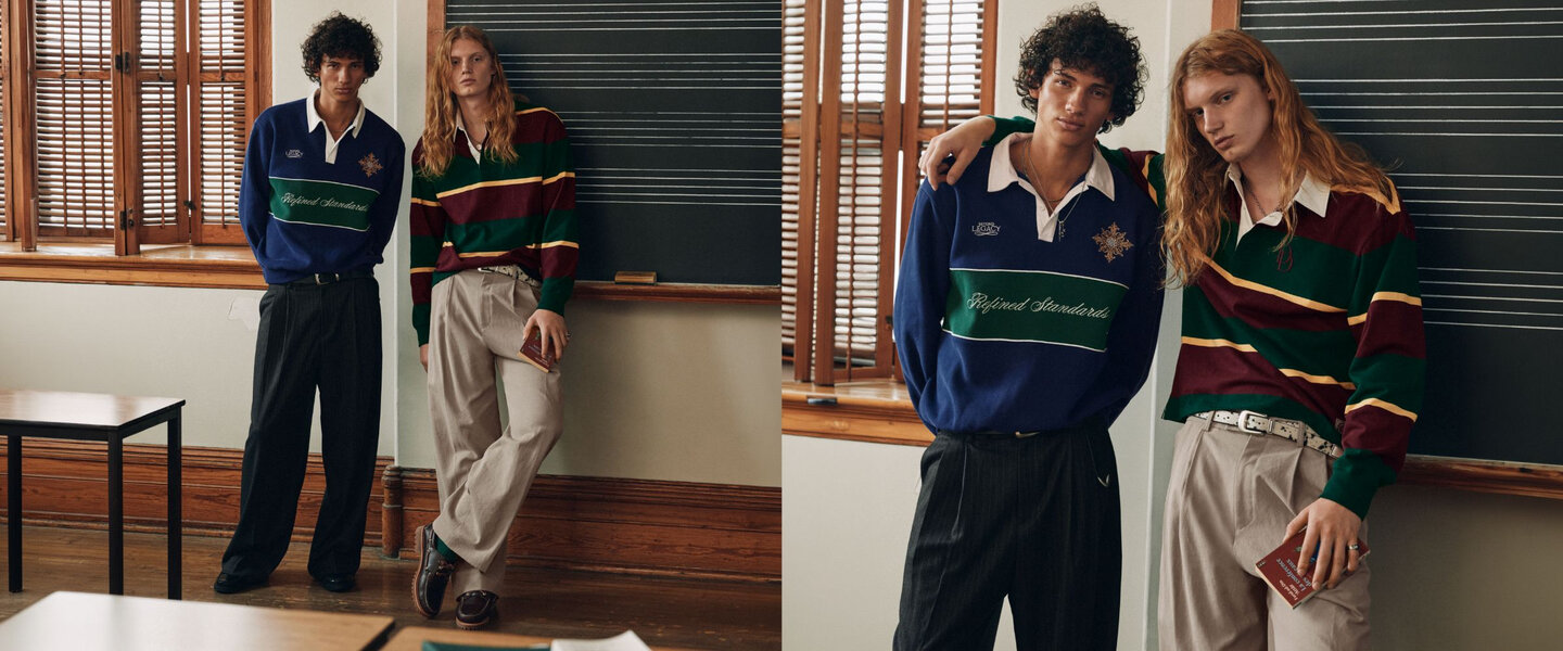 Deux jeunes hommes portant des pantalons amples à plis de couleur noire et beige