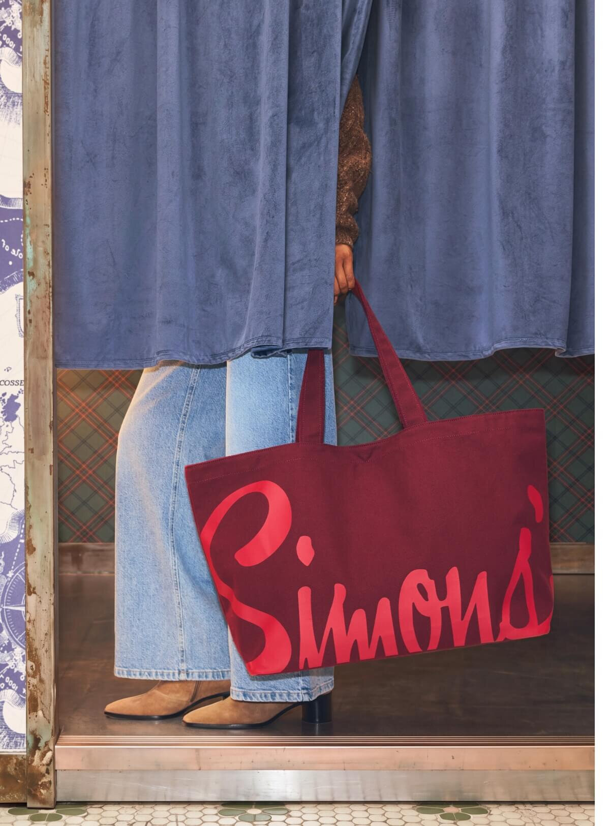 XL tone-on-tone logo tote bag