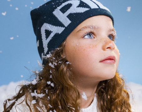 Fillette portant une tuque