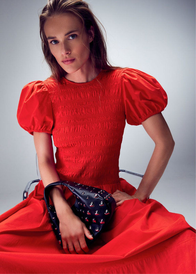 La robe midi smocks manches bouffantes de Ganni chez Edito Simons
