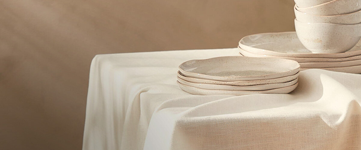 Speckled Porcelain Plates Handmade by Atelier Make at Fabrique 1840