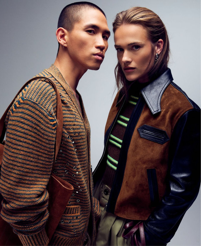 Le cardigan rayé clous et ?illets pour homme et la veste cuir et suède à col chemise pour femme de la marque Marni.