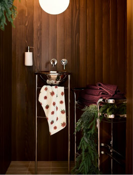 Salle de bains de couleurs naturelles au charme brut