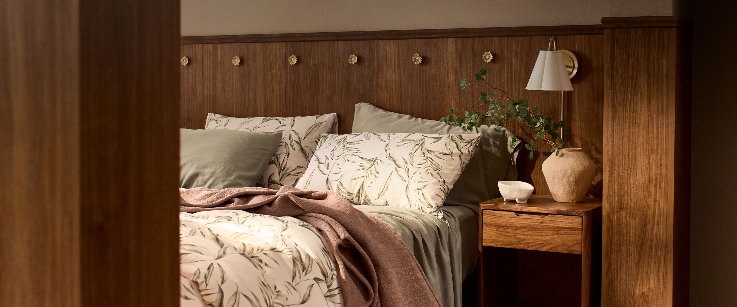 A bedroom design inspired by southern destinations
